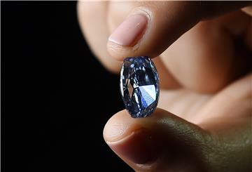 BRITAIN JEWELS BLUE DIAMOND