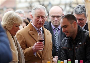 Charles u Osijeku impresioniran domaćim proizvodima i znanjem engleskog