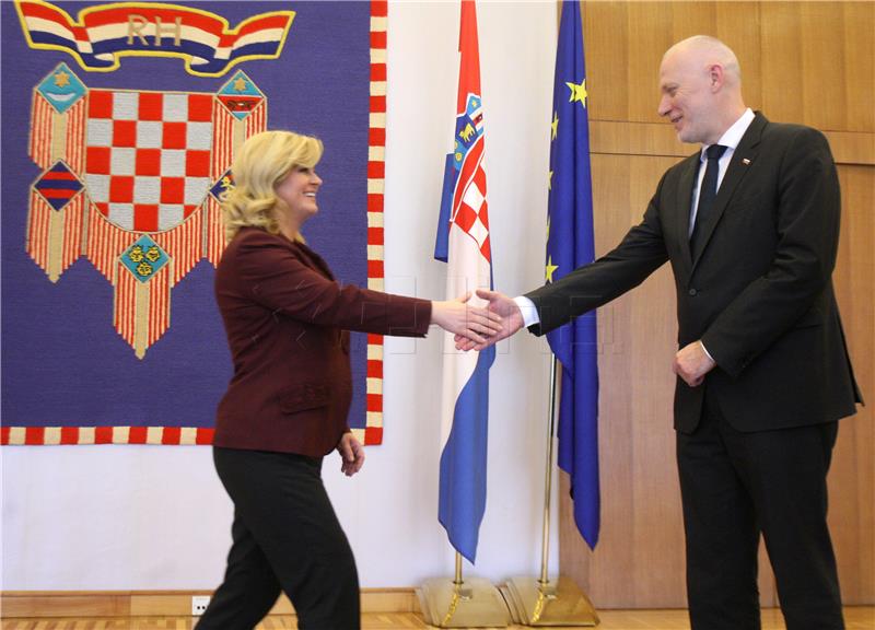 Croatian president hopes Slovenia will soon remove fence on border with Croatia