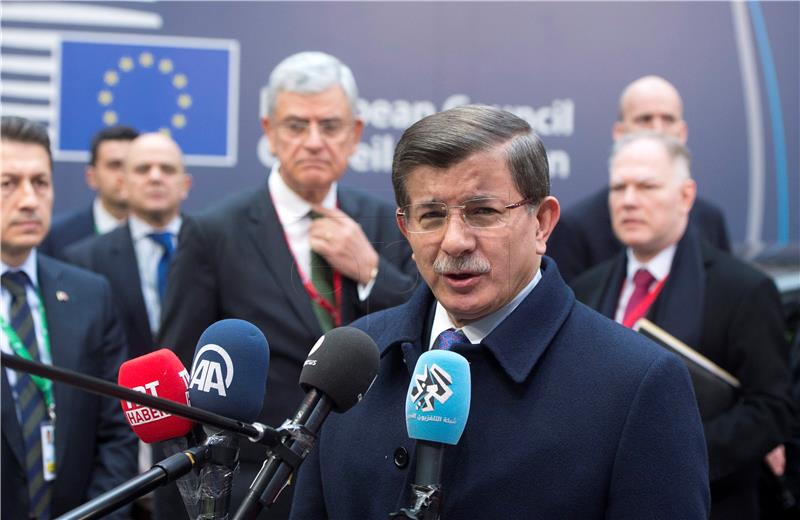 Davutoglu optimist u pogledu sporazuma s EU-om o rješavanju migrantske krize