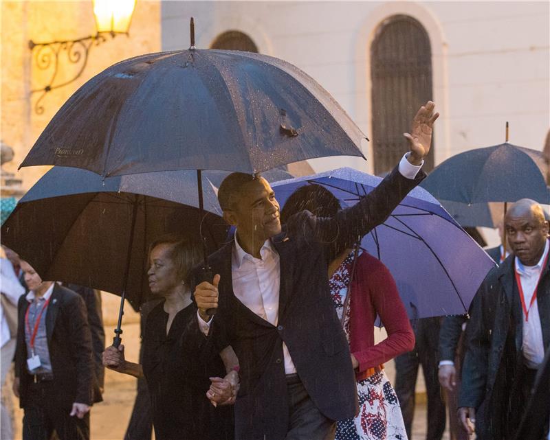 Obama obišao staru Havanu, Kubanci ga toplo pozdravljali