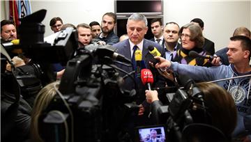 Karamarko predao potpise kandidature za predsjednika HDZ-a 