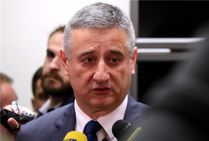 Karamarko predao potpise kandidature za predsjednika HDZ-a 