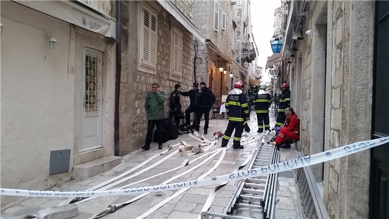 Dubrovnik: muškarac prijeti da će se raznijeti plinskom bocom