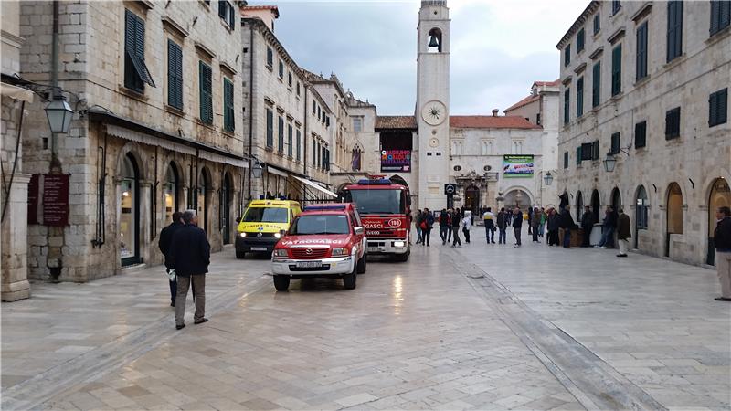 Dubrovnik: muškarac prijeti da će se raznijeti plinskom bocom