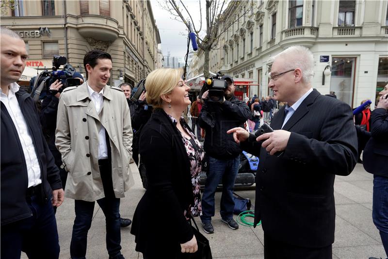 Predsjednica Grabar-Kitarović sa suradnicima prošetala centrom Zagreba