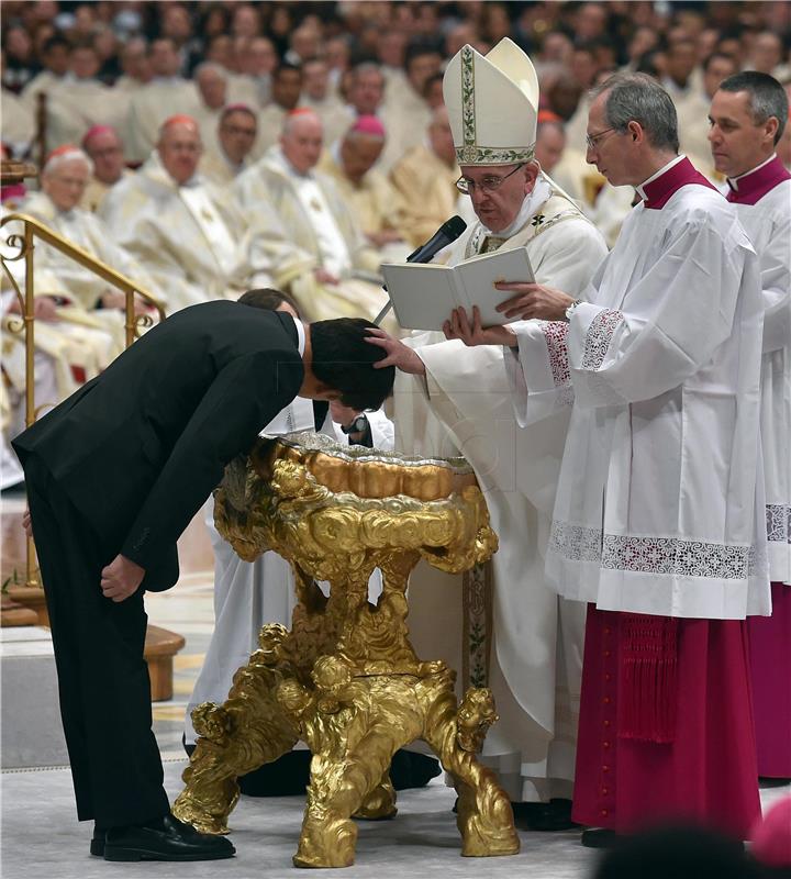 VATICAN POPE EASTER VIGIL