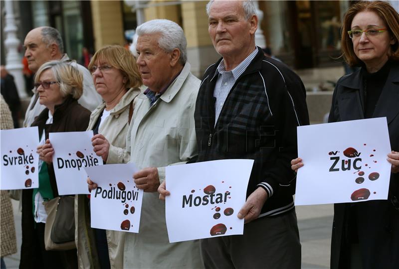 Prosvjedno stajanje na zagrebačkom Trgu bana Jelačića povodom haške presude Vojislavu Šešelju