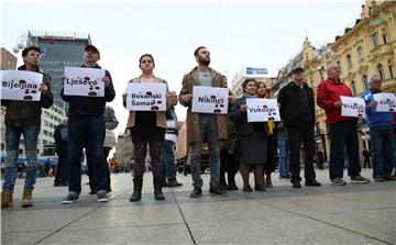 Prosvjedno stajanje na zagrebačkom Trgu bana Jelačića povodom haške presude Vojislavu Šešelju