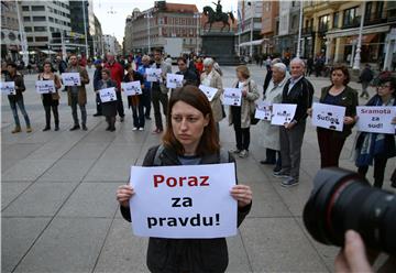 Prosvjedno stajanje na zagrebačkom Trgu bana Jelačića povodom haške presude Vojislavu Šešelju