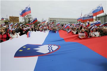 Several thousand people attend anti-migrant rally in Ljubljana