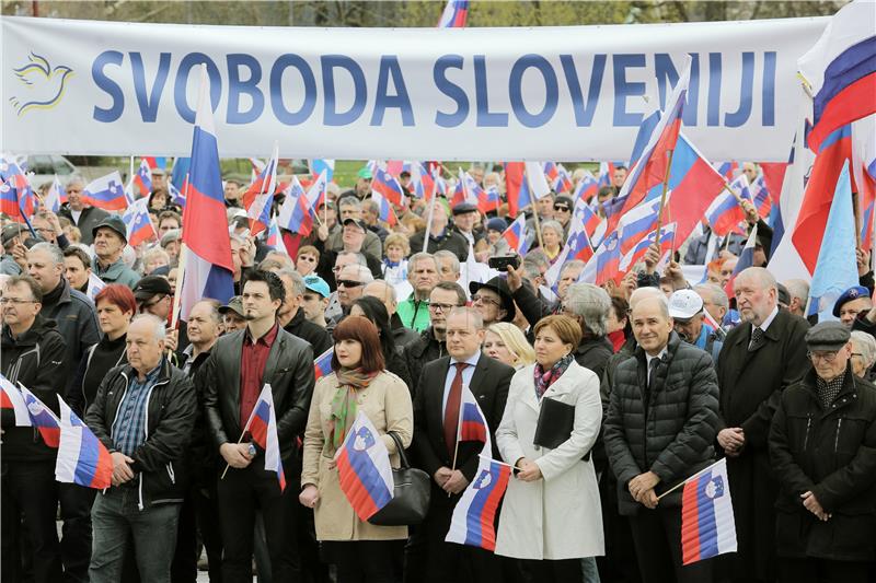 Tisuće u Ljubljani protiv migranata, Cerar optužuje za ksenofobiju