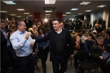 Milanovic re-elected SDP leader