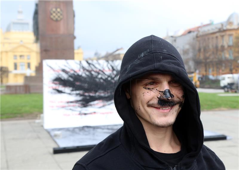 Drugi dio performansa Brune Isakovića "O lijepa, o draga, o slatka slobodo" u nedjelju u MSU-u