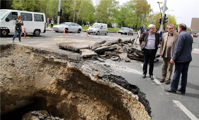 Gradonačelnik Bandić obišao oštećenje kolnika na Slavonskoj aveniji