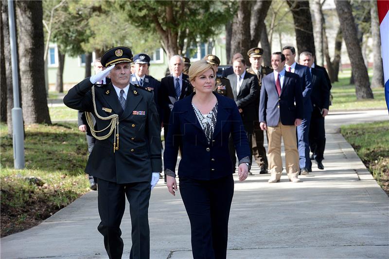 Predsjednica posjetila  93. Zrakoplovnu bazu u Zemuniku