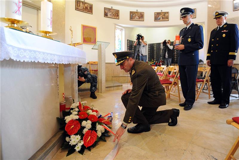 Split: Načelnik Glavnog stožera Šundov odao počast poginulim pripadnicima 4. gardijske brigrade