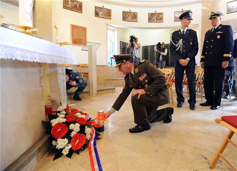 Split: Načelnik Glavnog stožera Šundov odao počast poginulim pripadnicima 4. gardijske brigrade