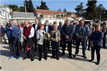 Predsjednica Grabar-Kitarović posjetila otok Molat