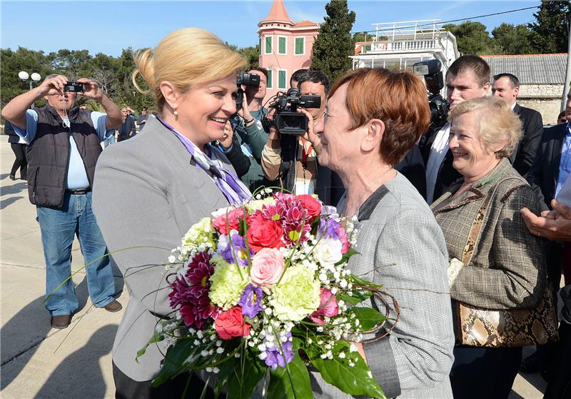 Predsjednica Grabar-Kitarović posjetila otok Molat