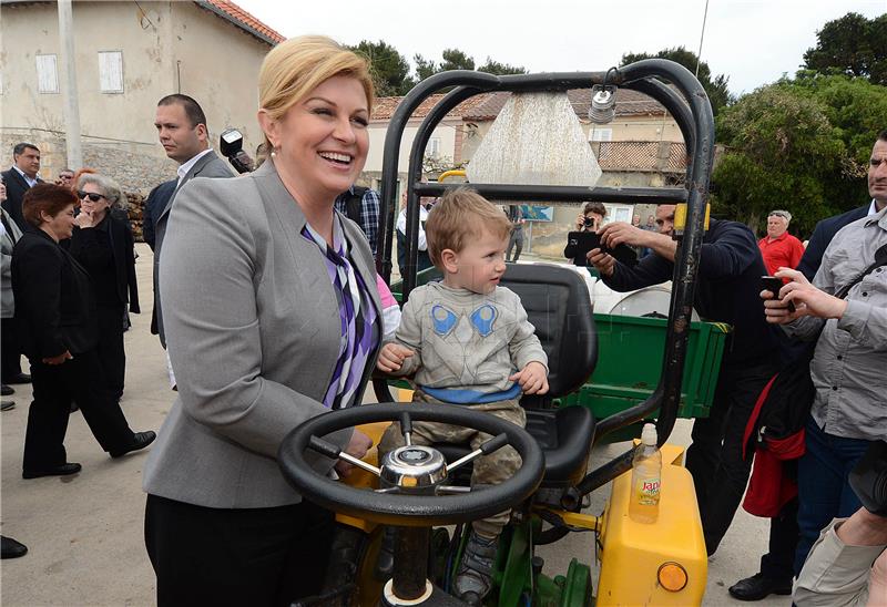 Predsjednica Grabar-Kitarović posjetila je otok Silbu