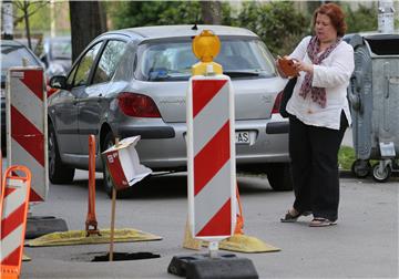 U Zagrebu otvorena još jedna rupa na cesti na Srednjacima