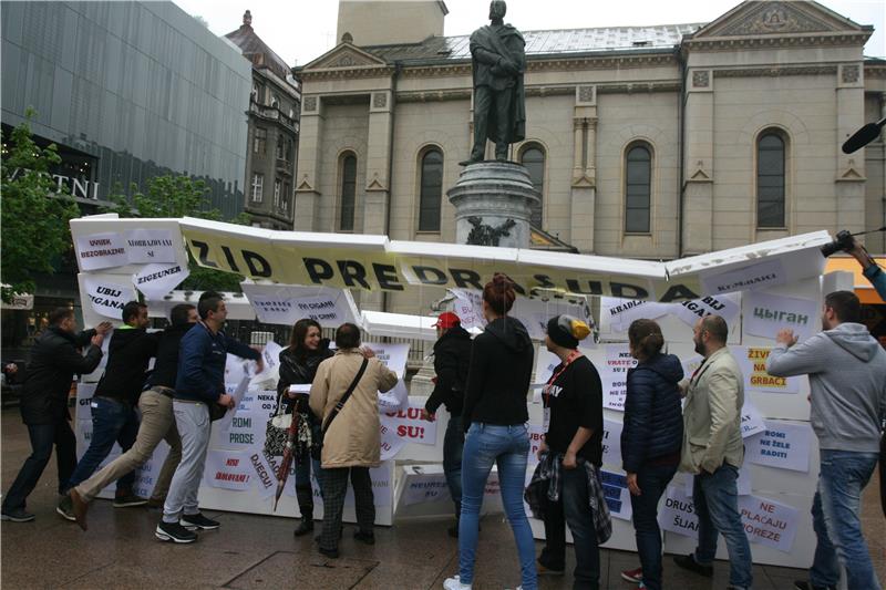 Simboličko rušenje zid predrasuda prema Romima