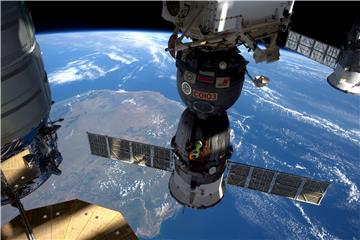 SPACE ISS SPACEX DRAGON