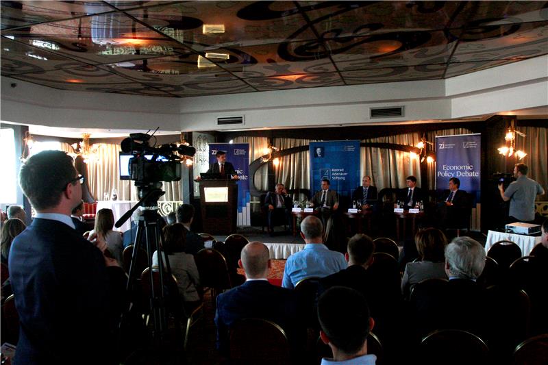 Round table debate on reforms held in Zagreb