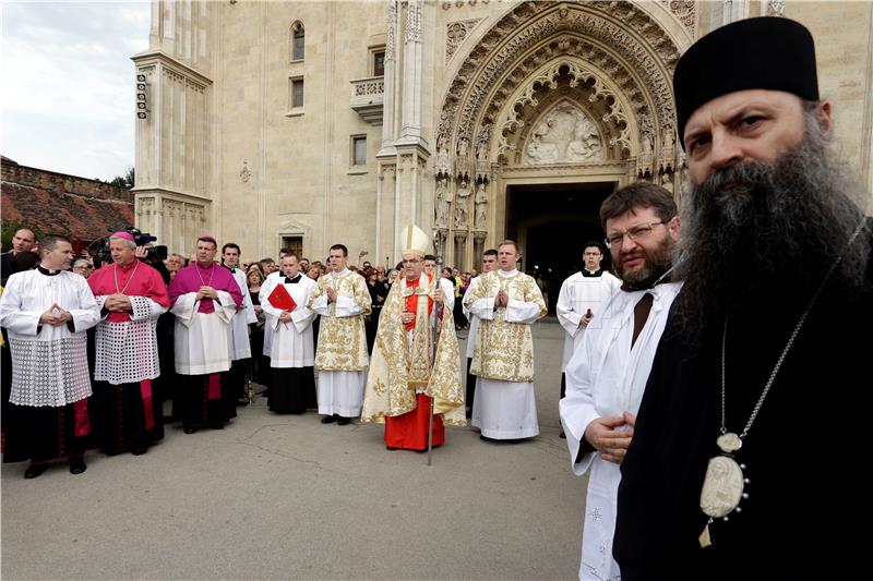 Ispred zagrebačke katedrale dočekano tijelo sv. Leopolda Mandića