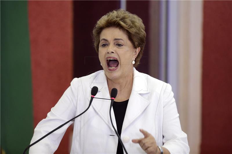 Brazilska predsjednica Rousseff gubi potporu četiri dana prije glasovanja o opozivu