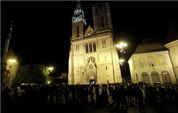 Ispred zagrebačke katedrale dočekano tijelo sv. Leopolda Mandića