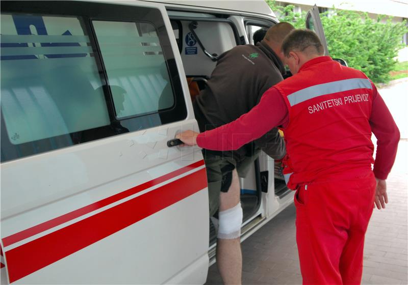 Lakše ozlijeđeni pirotehničari stigli u karlovačku Opću bolnicu