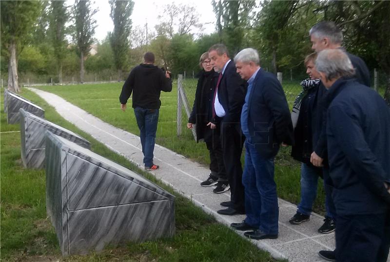 Bandić posjetio spomen područje Jasenovac i romsko groblje Uštica