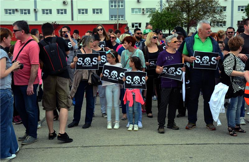 Slavonski Brod: Prosvjed građana zbog zagađenja zraka iz bosanskobrodske rafinerije nafte