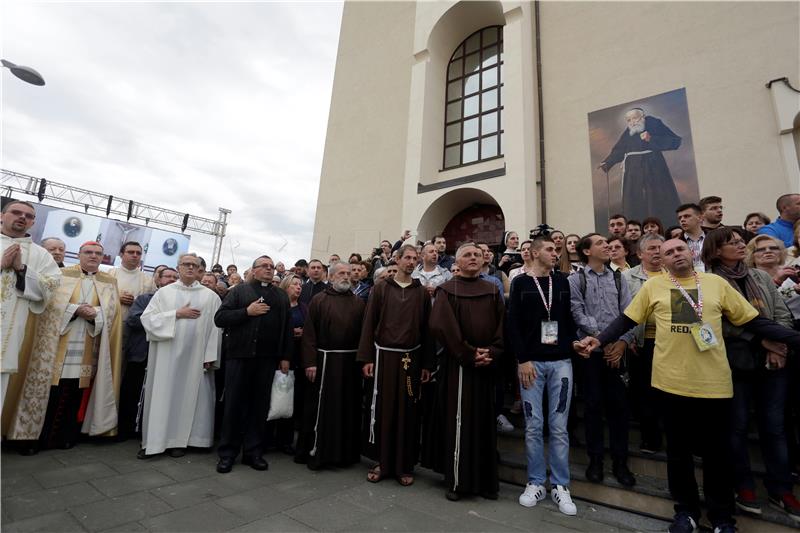 Oproštajnom molitvom ispraćeno tijelo sv. Leopolda Bogdana Mandića