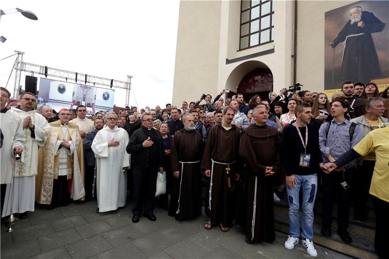 Oproštajnom molitvom ispraćeno tijelo sv. Leopolda Bogdana Mandića