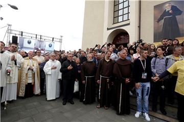 Oproštajnom molitvom ispraćeno tijelo sv. Leopolda Bogdana Mandića