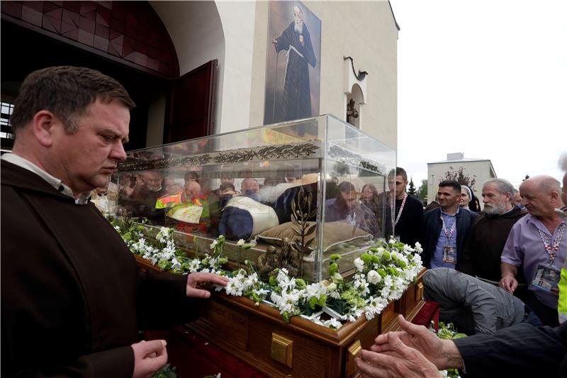 Oproštajnom molitvom ispraćeno tijelo sv. Leopolda Bogdana Mandića