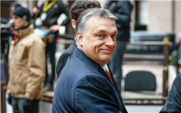 Orban u posjetu Kohlu kao pljuska Merkel