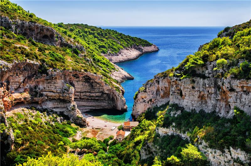 Plaža Stiniva na Visu najljepša europska plaža