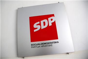 Ploča s natpisom SDP