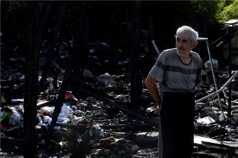 Obilazak zgarišta i zbrinjavanje obitelji Rama kojoj je izgorila baraka u naselju Kozari putevi