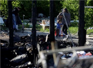 Obilazak zgarišta i zbrinjavanje obitelji Rama kojoj je izgorila baraka u naselju Kozari putevi