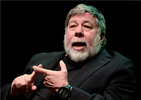 Apple bi trebao plaćati veći porez - Wozniak