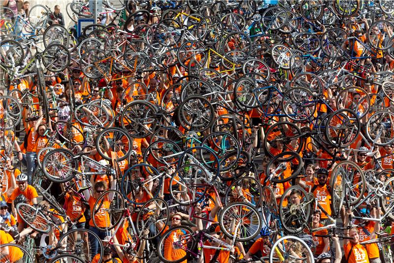 HUNGARY CYCLISTS PARADE