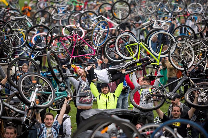 HUNGARY CYCLISTS PARADE