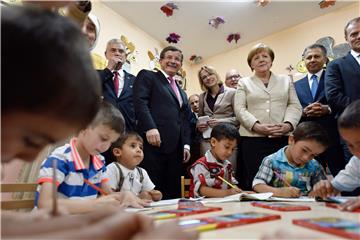 Merkel, Davutoglu i čelnici EU-a hvale dogovor o migrantima