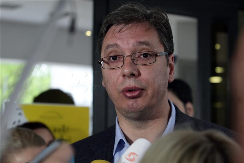 Otvorena birališta u Srbiji, predviđa se pobjeda Vučića