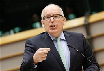 Timmermans kritično o Turskoj, pohvalno o Grčkoj